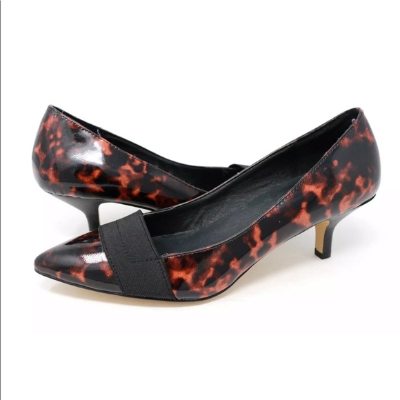 donald pliner kitten heel pumps